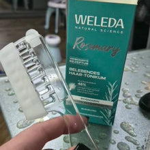 Foto de una compradora del peine aplicador SOPELO