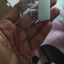 Foto de una compradora del peine aplicador SOPELO